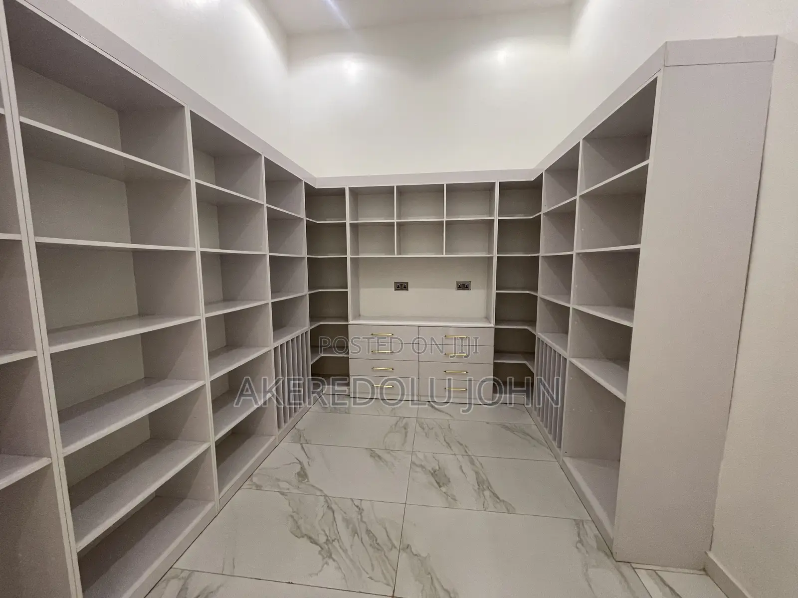 8bdrm Duplex in Guzape District for sale in Guzape District