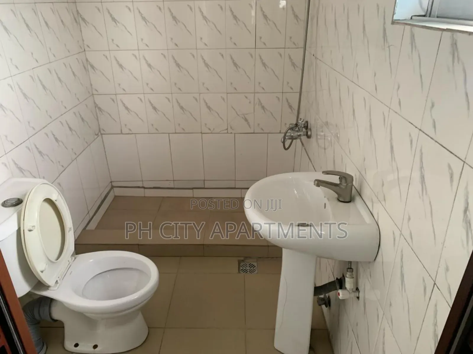 3bdrm Duplex in Farm Road 2, Port-Harcourt for rent in Port-Harcourt