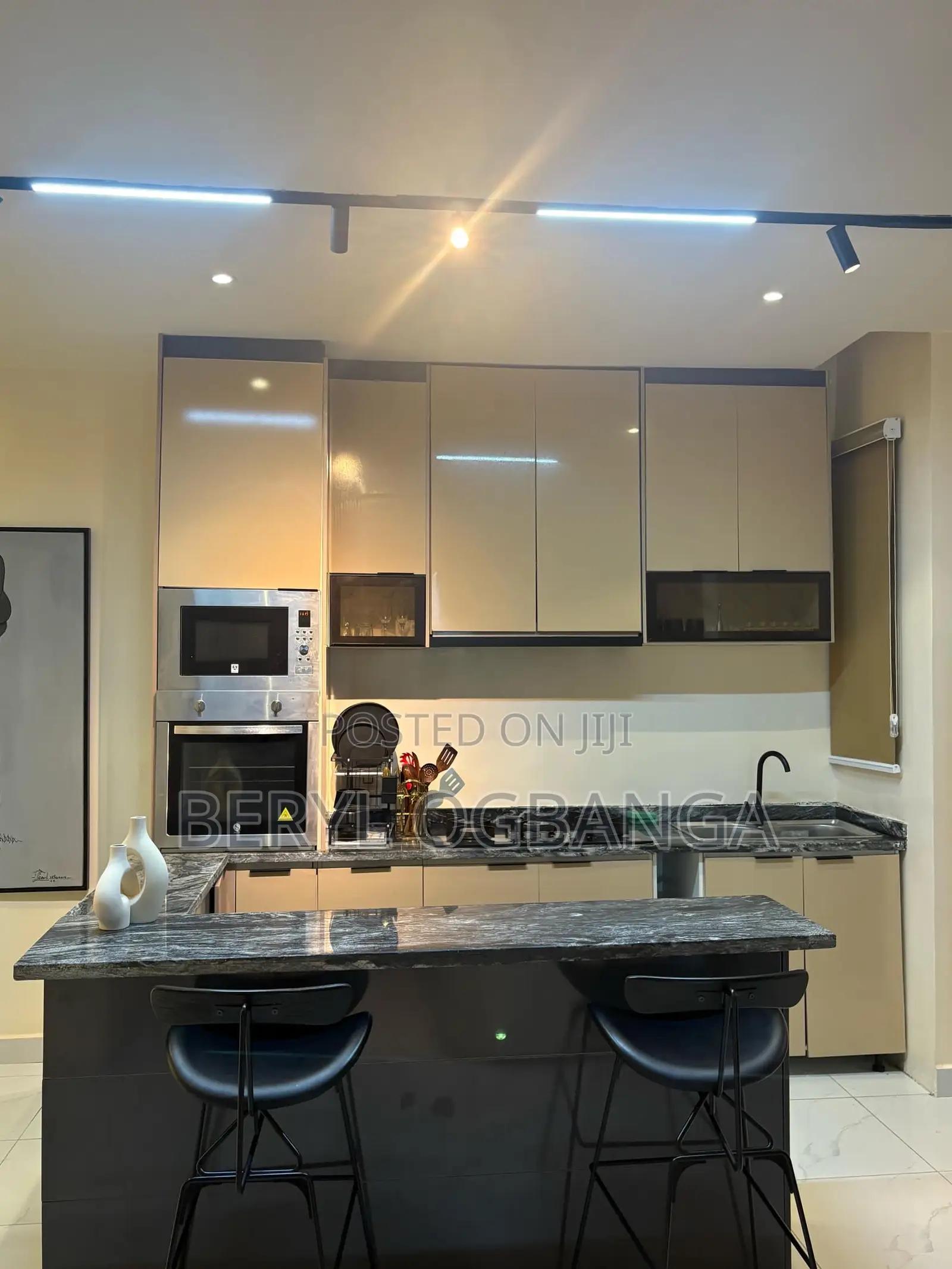 Beautiful and Luxurious 2 Bedroom Apartment. in Chevron