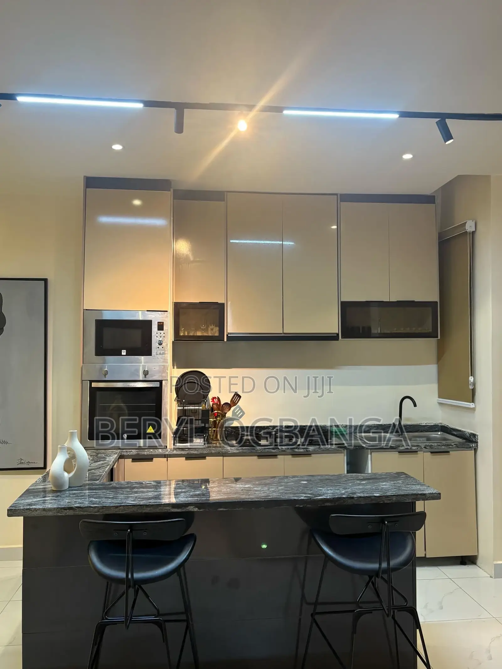 Beautiful and Luxurious 2 Bedroom Apartment. in Chevron