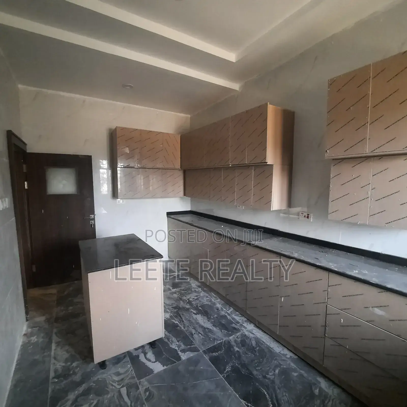 5bdrm Townhouse / Terrace in Mabushi for rent in Mabushi