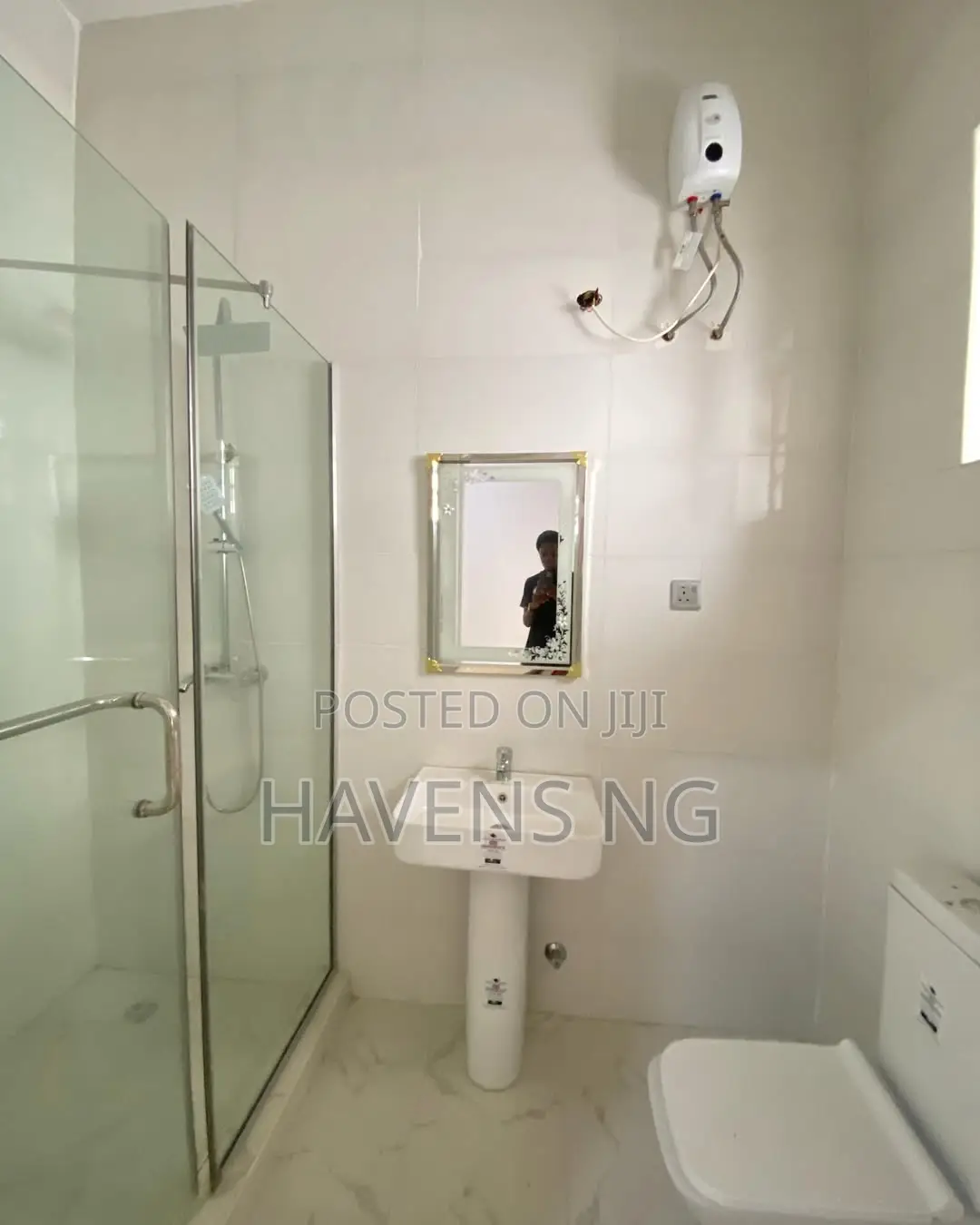 4bdrm Duplex in Chevron for sale in Chevron