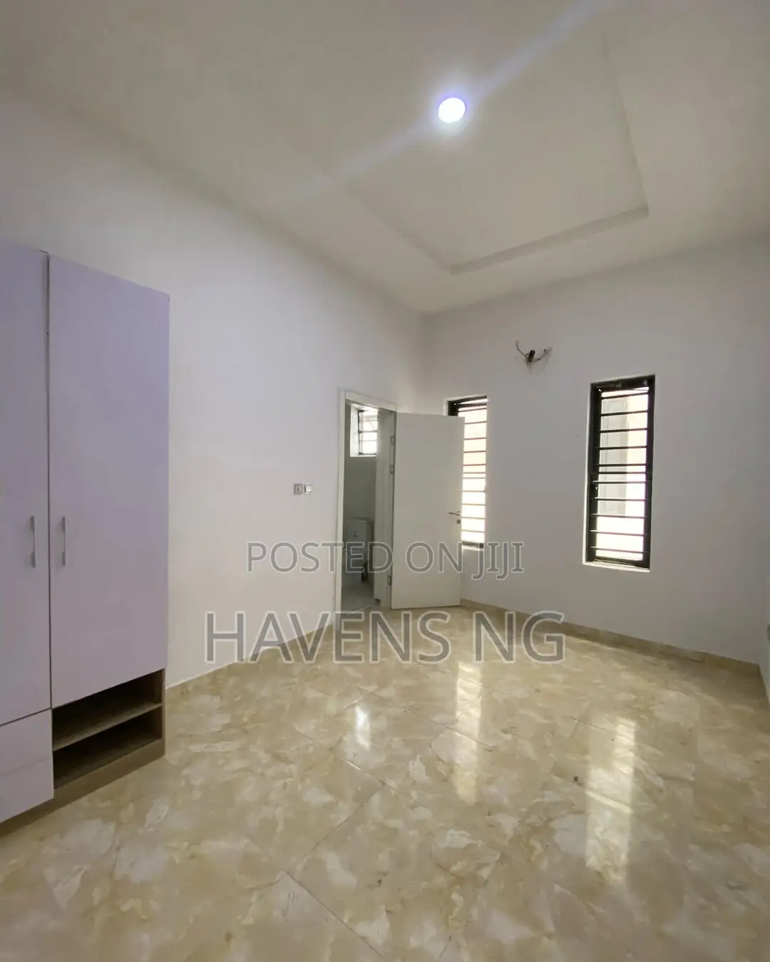 4bdrm Duplex in Chevron for sale in Chevron