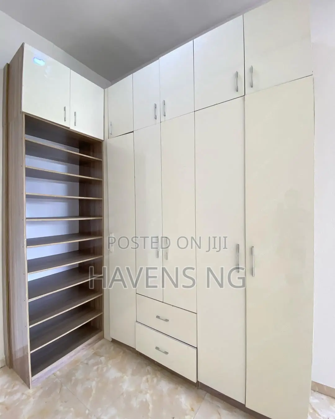 4bdrm Duplex in Chevron for sale in Chevron