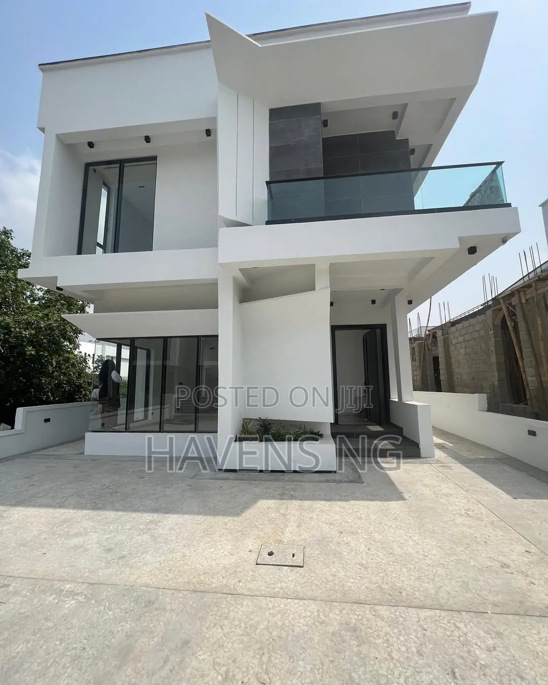 5bdrm Duplex in Ikota for sale in Ikota