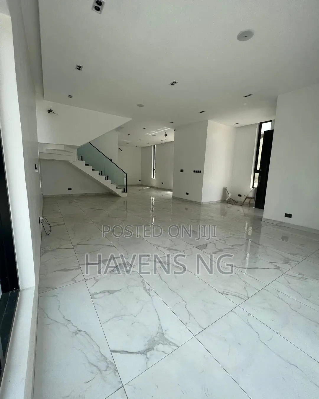 5bdrm Duplex in Ikota for sale in Ikota