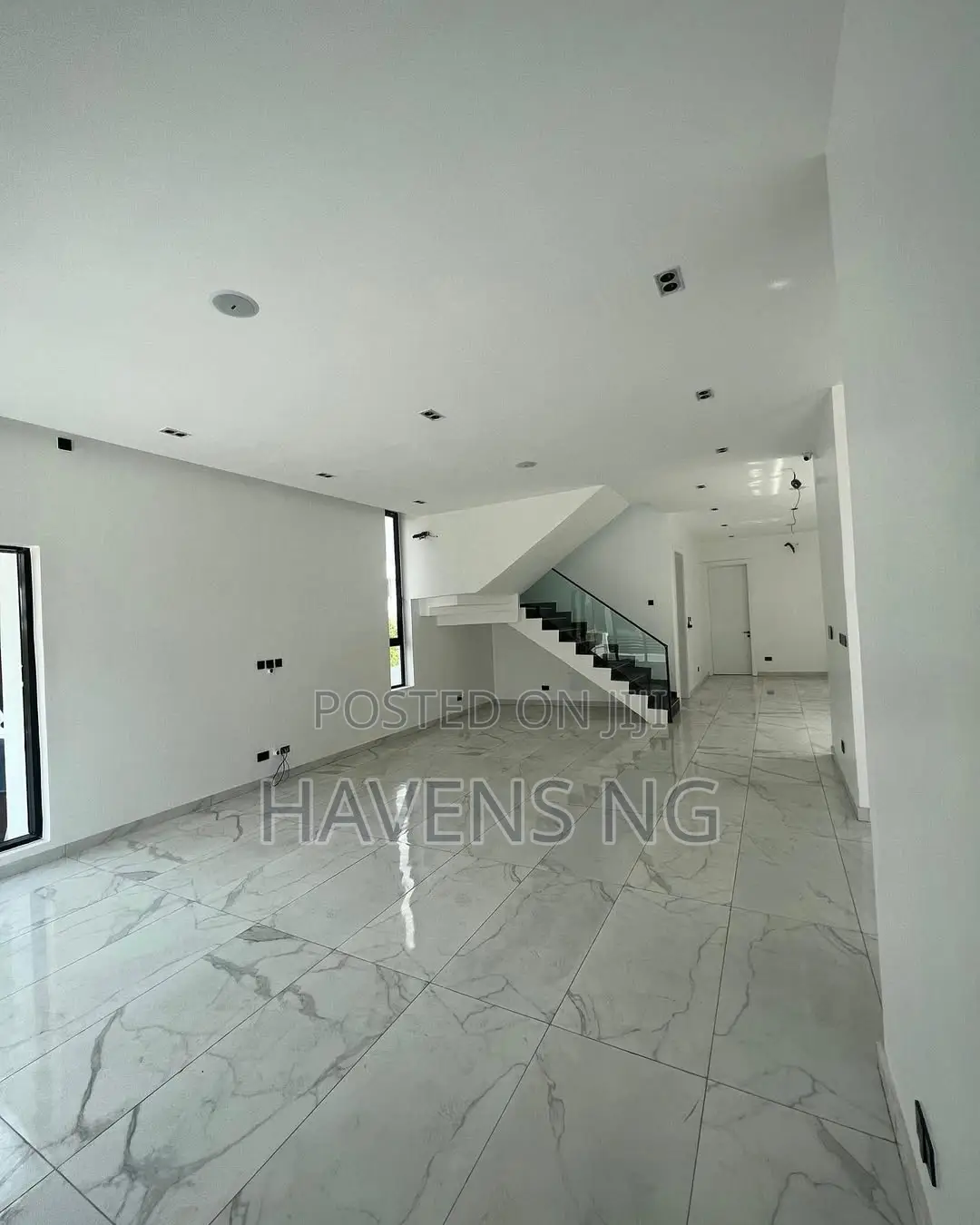 5bdrm Duplex in Ikota for sale in Ikota
