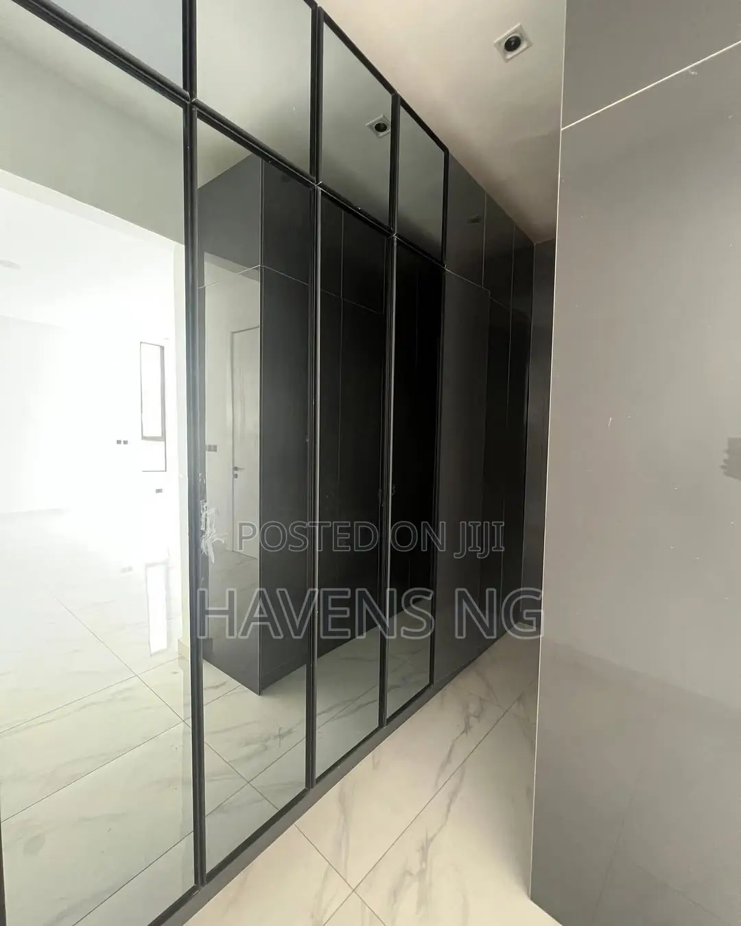 5bdrm Duplex in Ikota for sale in Ikota