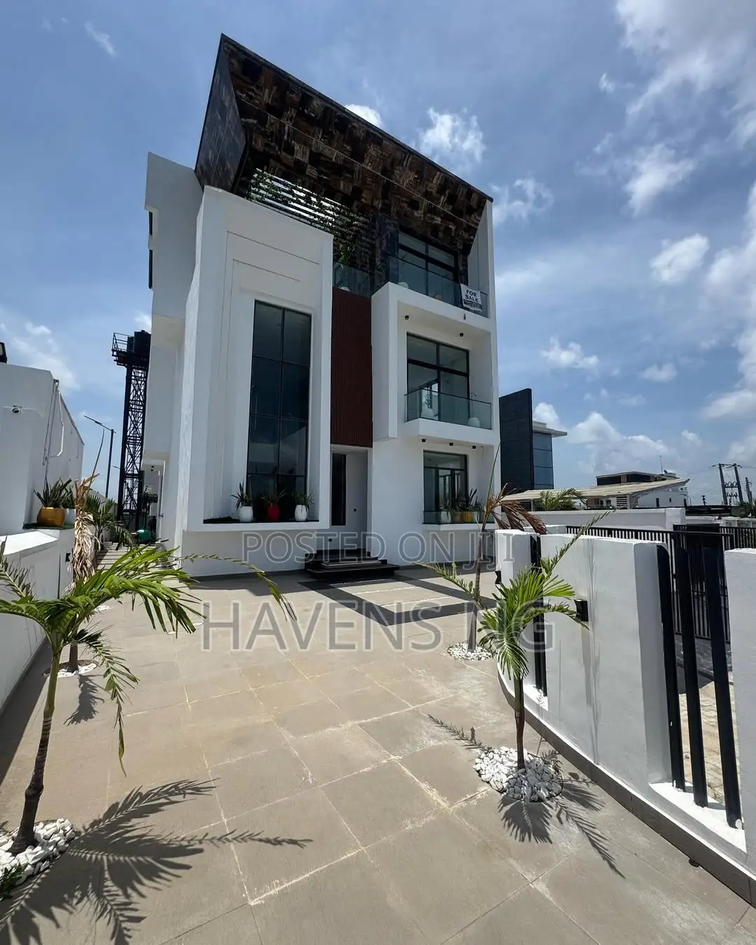 6bdrm Duplex in Osapa london for sale in Osapa london