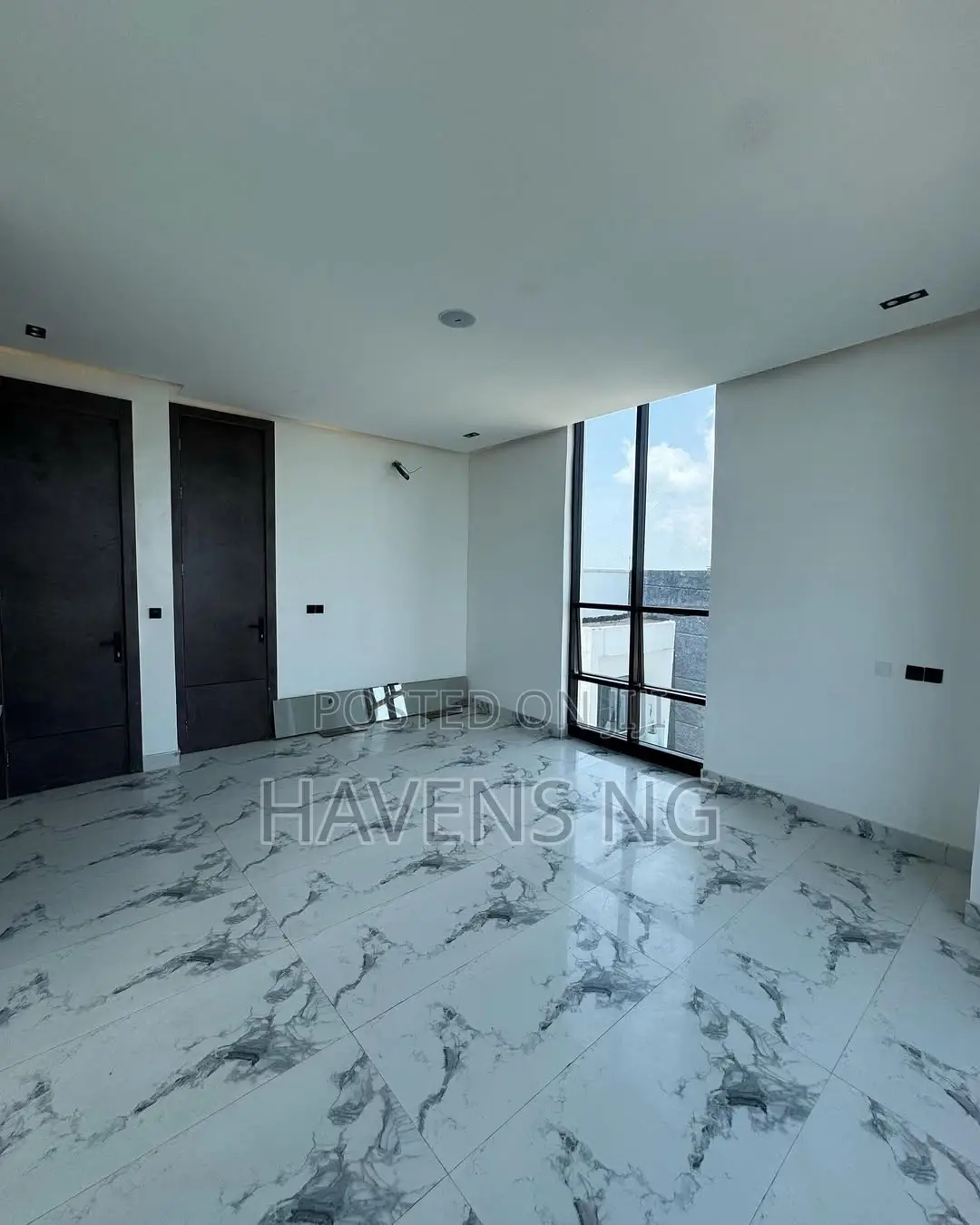 6bdrm Duplex in Osapa london for sale in Osapa london