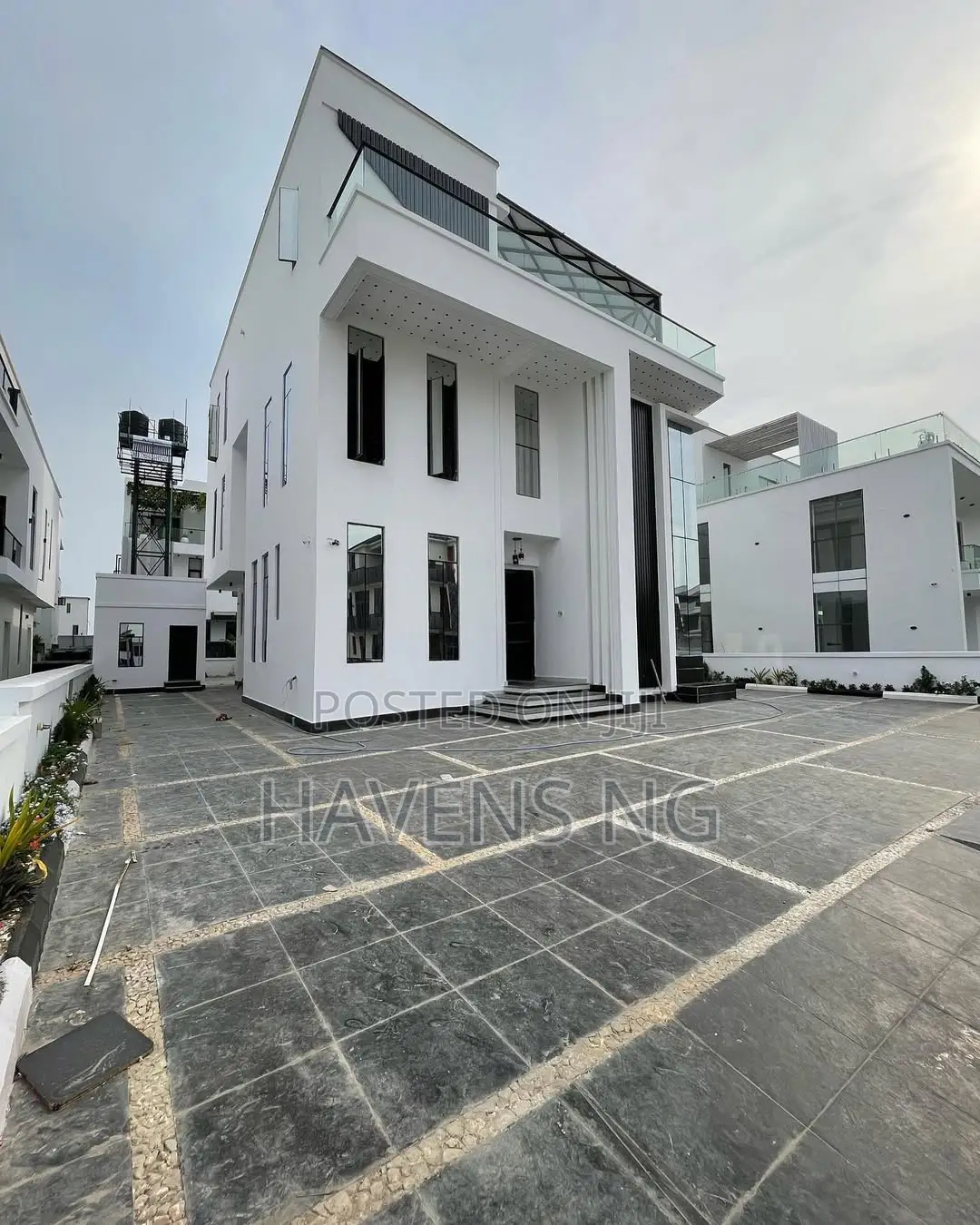 5bdrm Duplex in Osapa london for sale in Osapa london