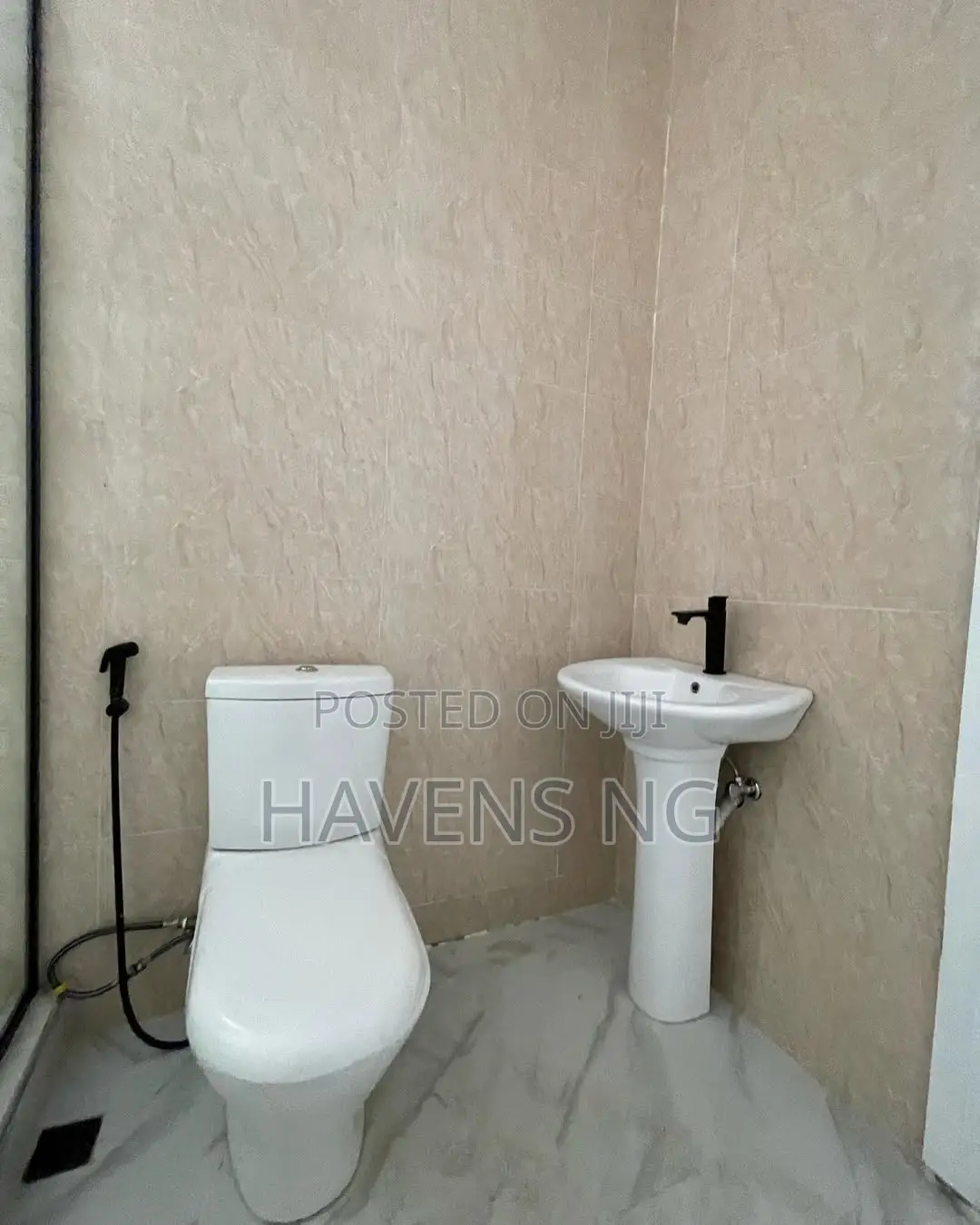 5bdrm Duplex in Osapa london for sale in Osapa london
