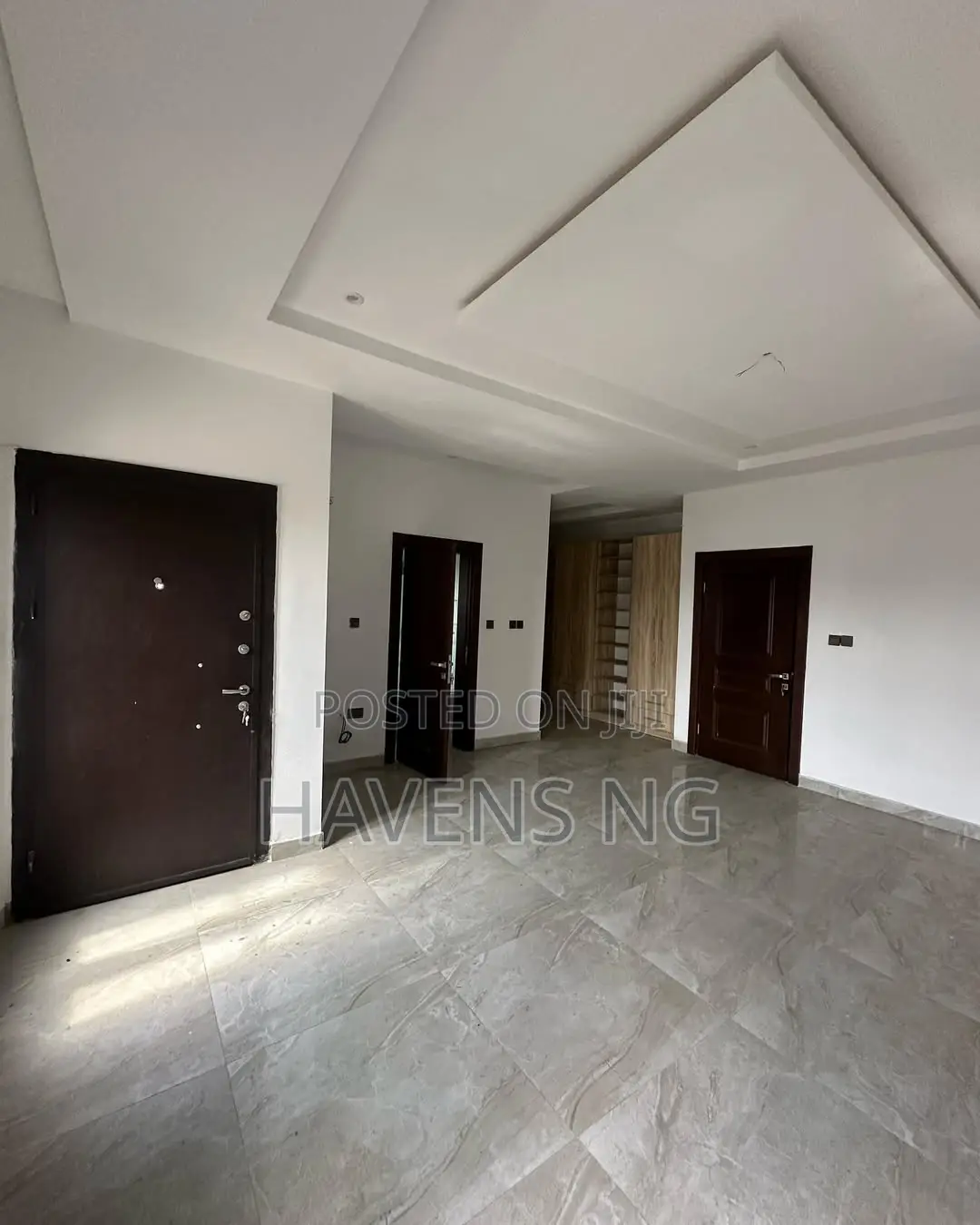 4bdrm Duplex in Chevron for sale in Chevron