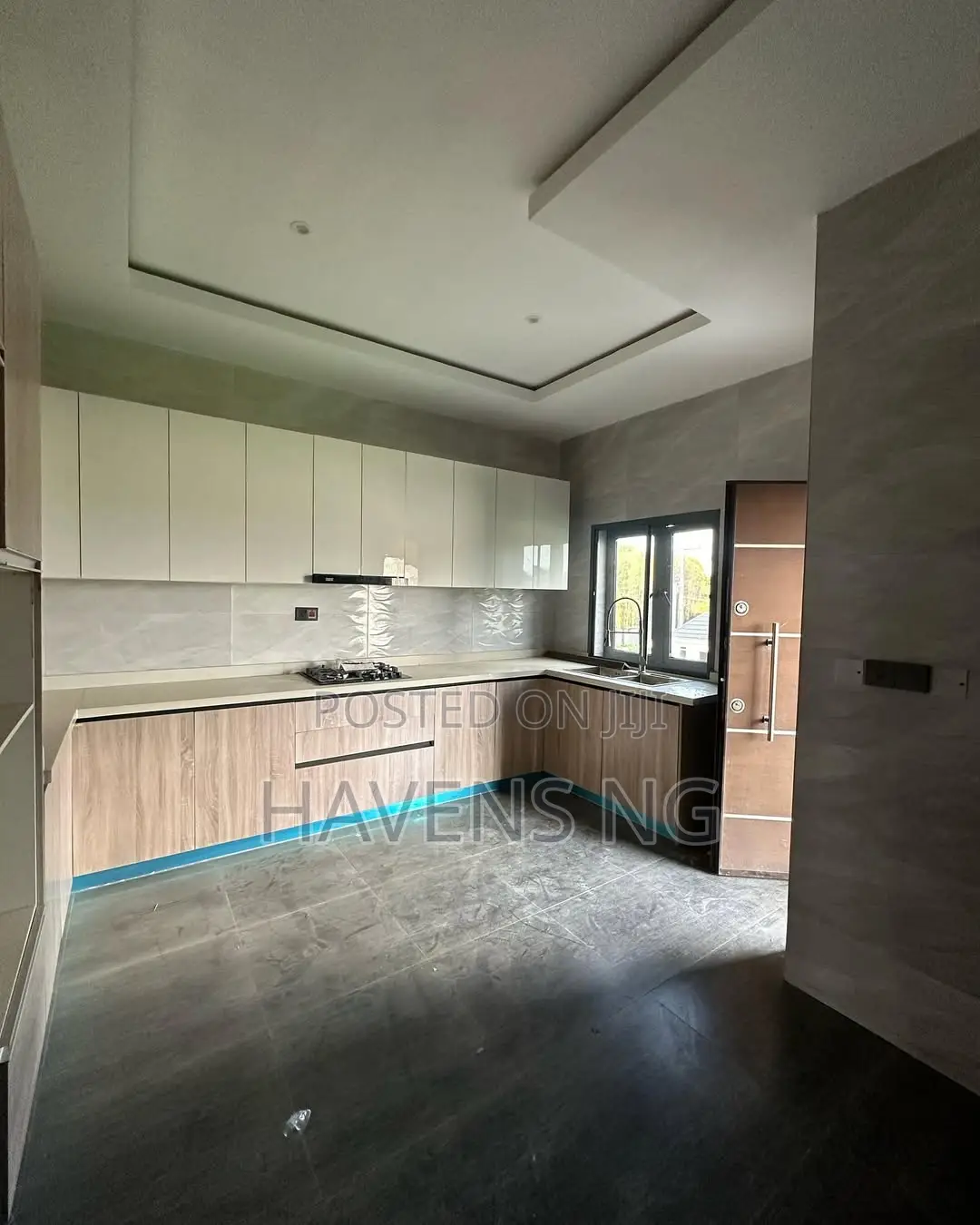 4bdrm Duplex in Chevron for sale in Chevron
