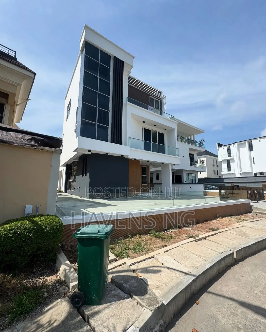 5bdrm Duplex in Osapa london for sale in Osapa london