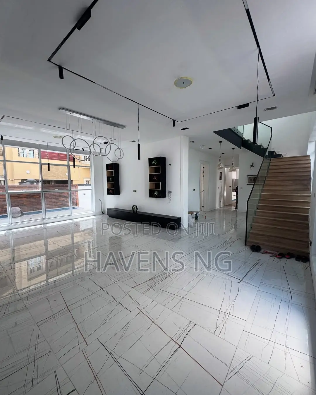 5bdrm Duplex in Osapa london for sale in Osapa london