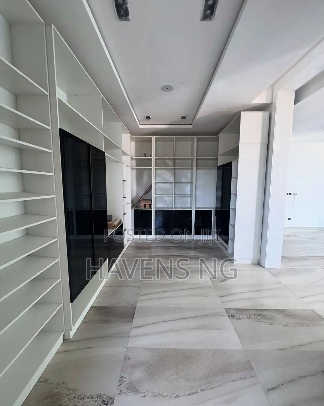 5bdrm Duplex in Osapa london for sale in Osapa london