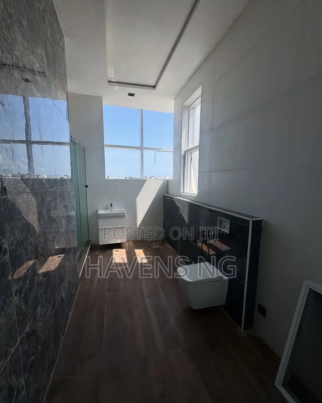 5bdrm Duplex in Osapa london for sale in Osapa london