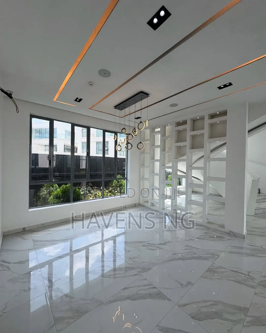 5bdrm Duplex in Osapa london for sale in Osapa london
