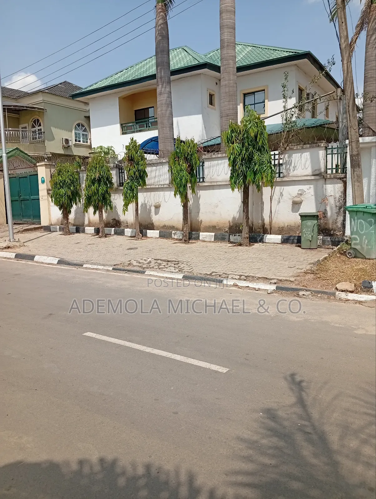 5bdrm Duplex in Zone for sale in Zone 5 / Wuse