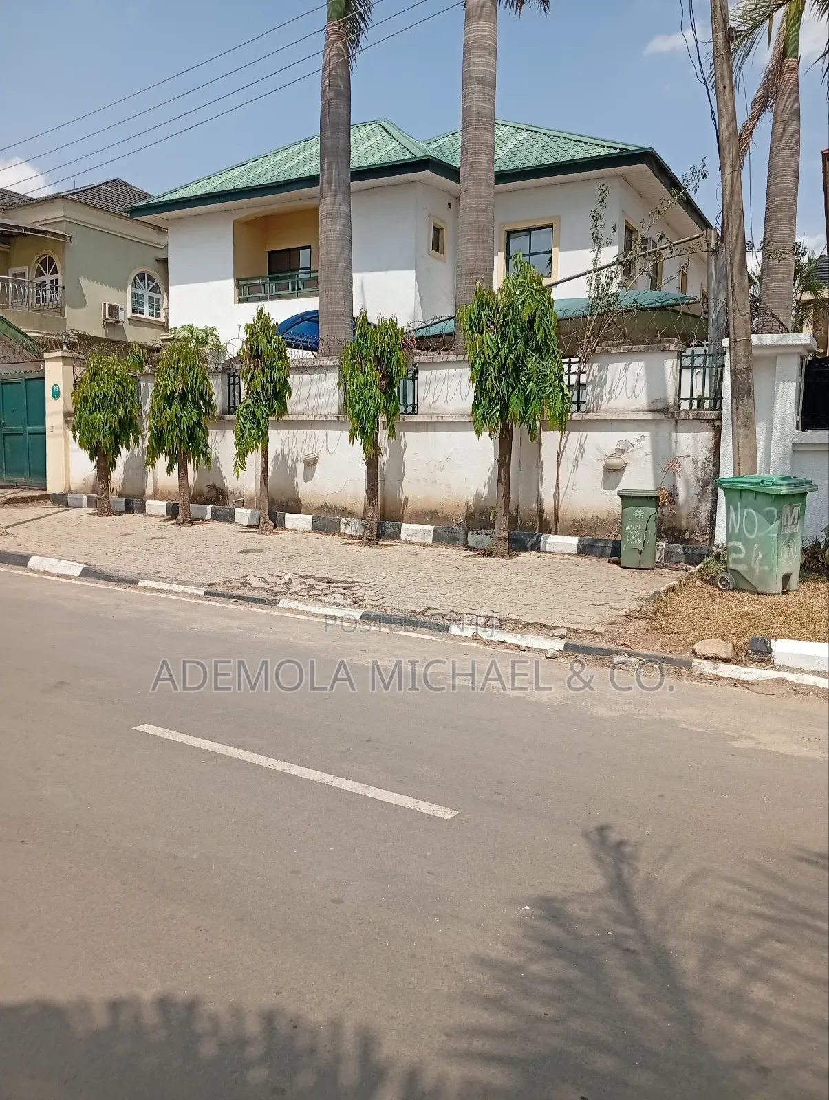 5bdrm Duplex in Zone for sale in Zone 5 / Wuse
