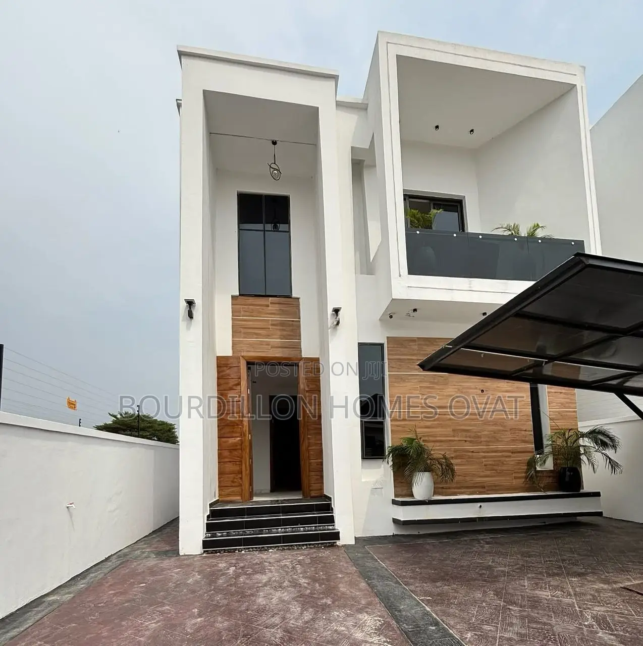 5bdrm Duplex in Chevron for sale in Chevron