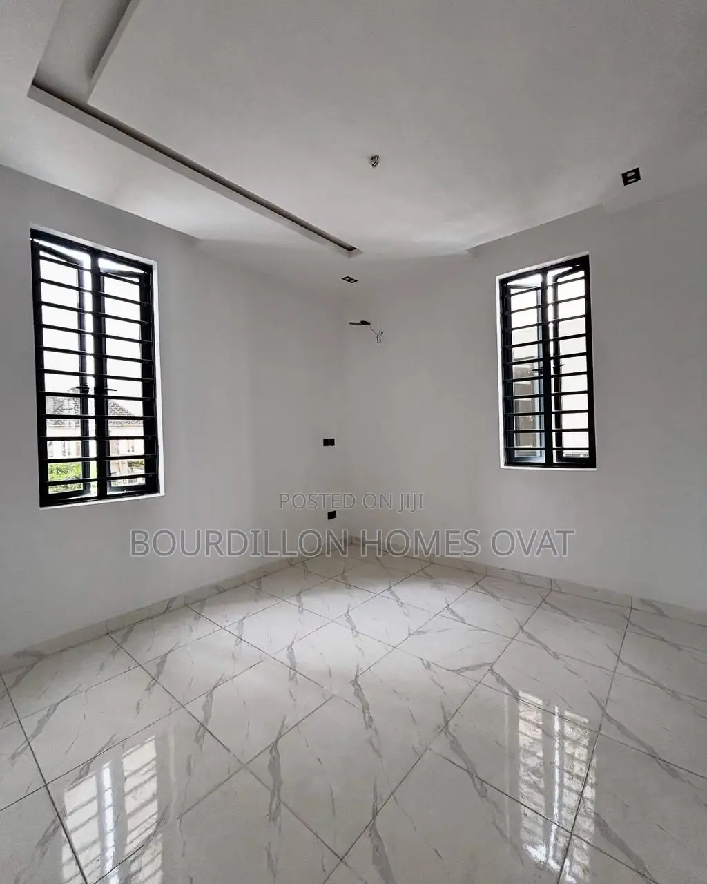 5bdrm Duplex in Chevron for sale in Chevron