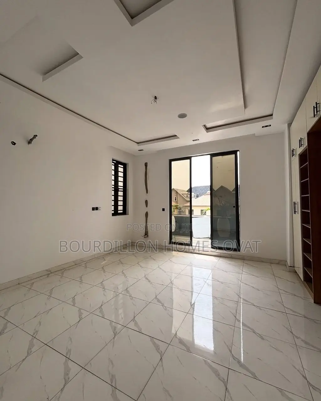 5bdrm Duplex in Chevron for sale in Chevron