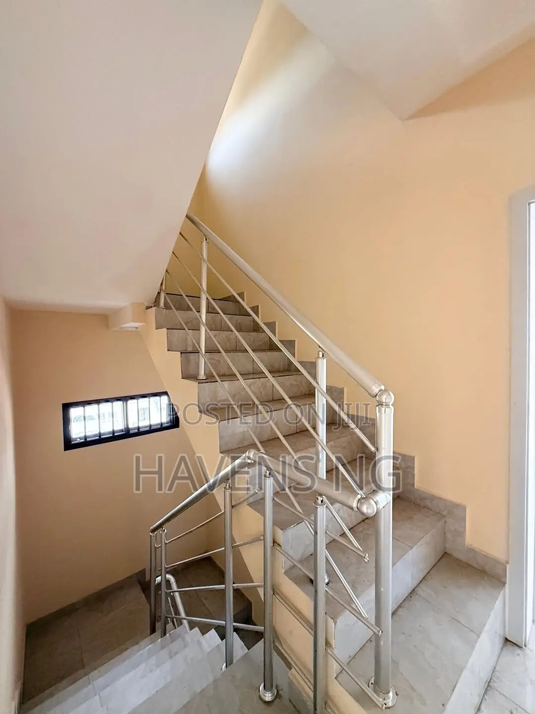 4bdrm Duplex in Agungi for sale in Agungi