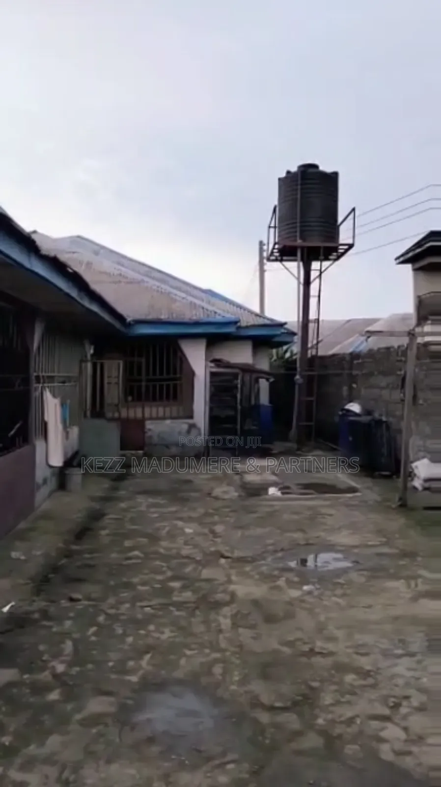 7bdrm Block of Flats in Near Market for sale in Port-Harcourt