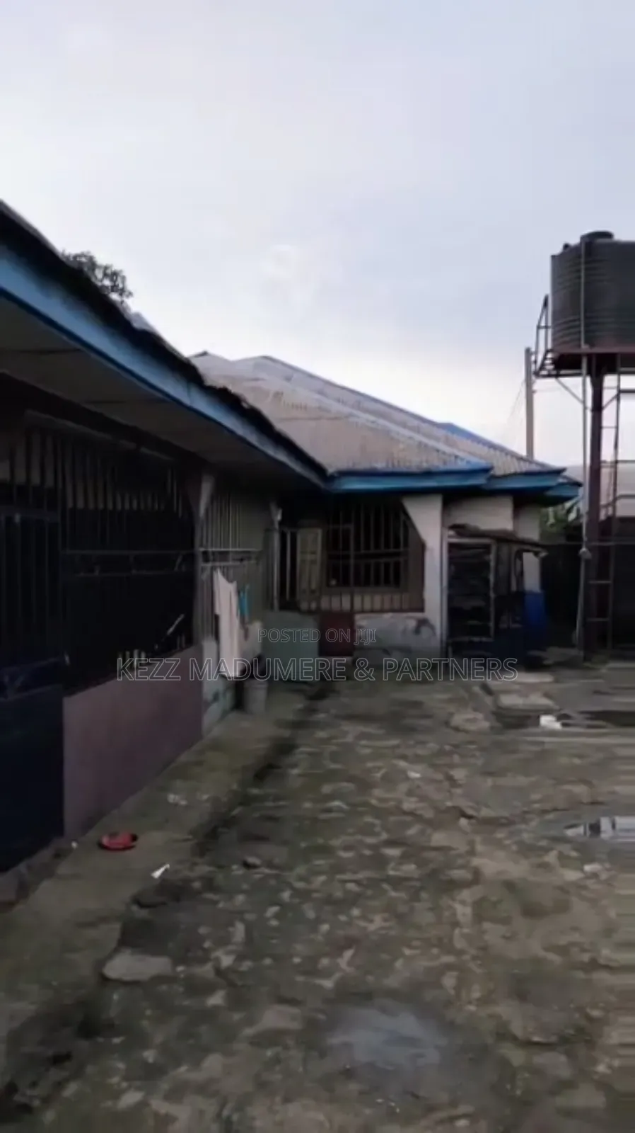 7bdrm Block of Flats in Near Market for sale in Port-Harcourt