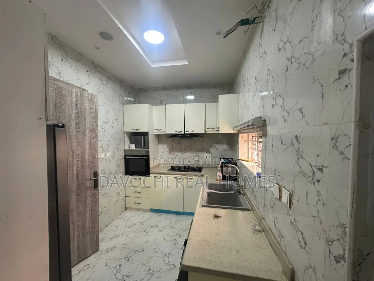 4bdrm Duplex in Conservative Road,, Chevron for rent in Chevron