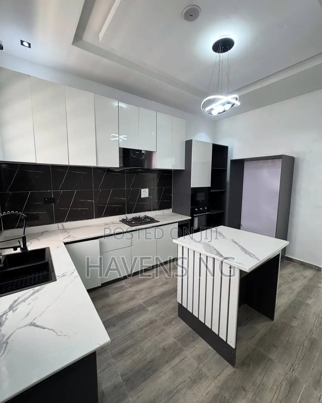 4bdrm Duplex in Agungi for sale in Agungi