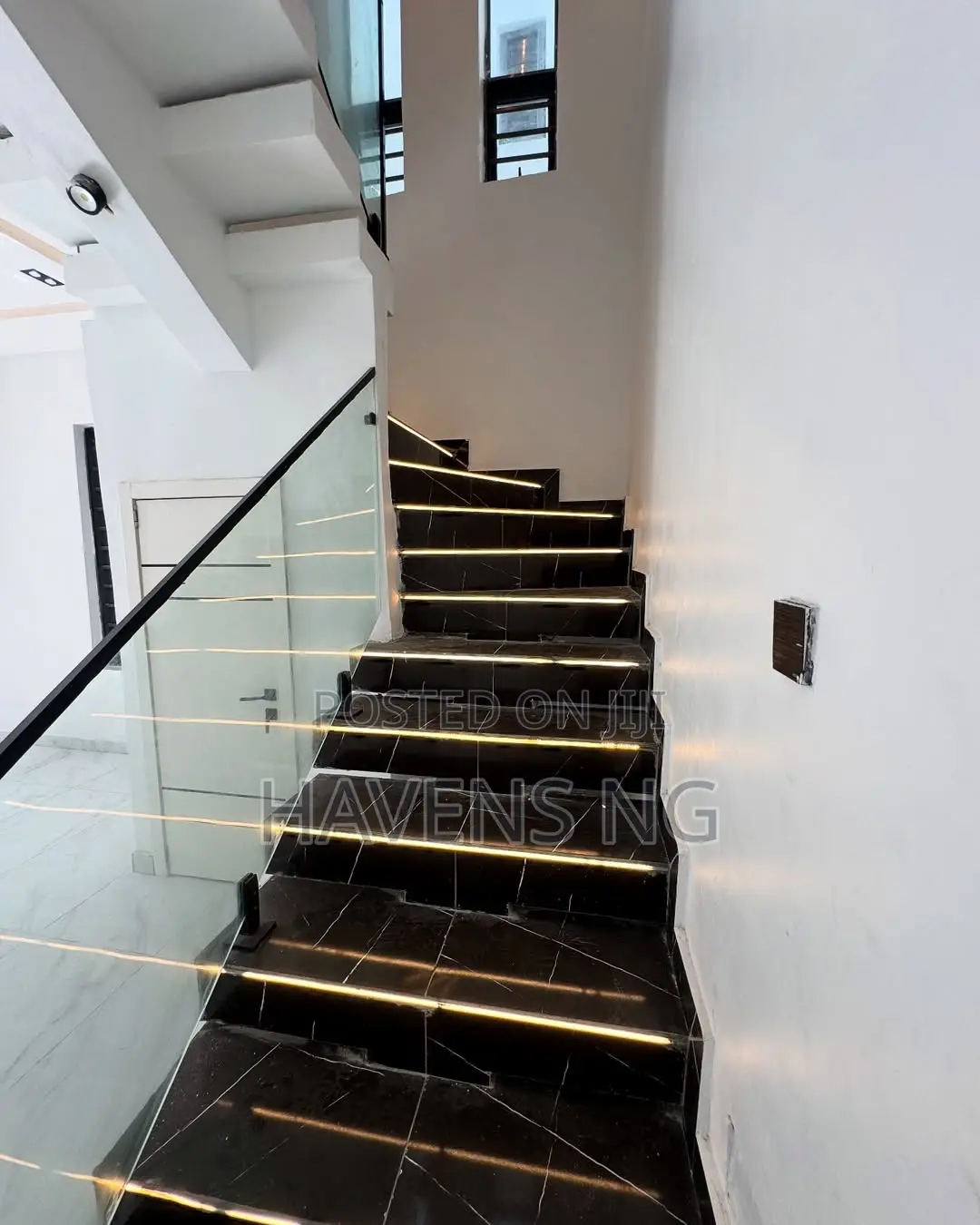 4bdrm Duplex in Agungi for sale in Agungi