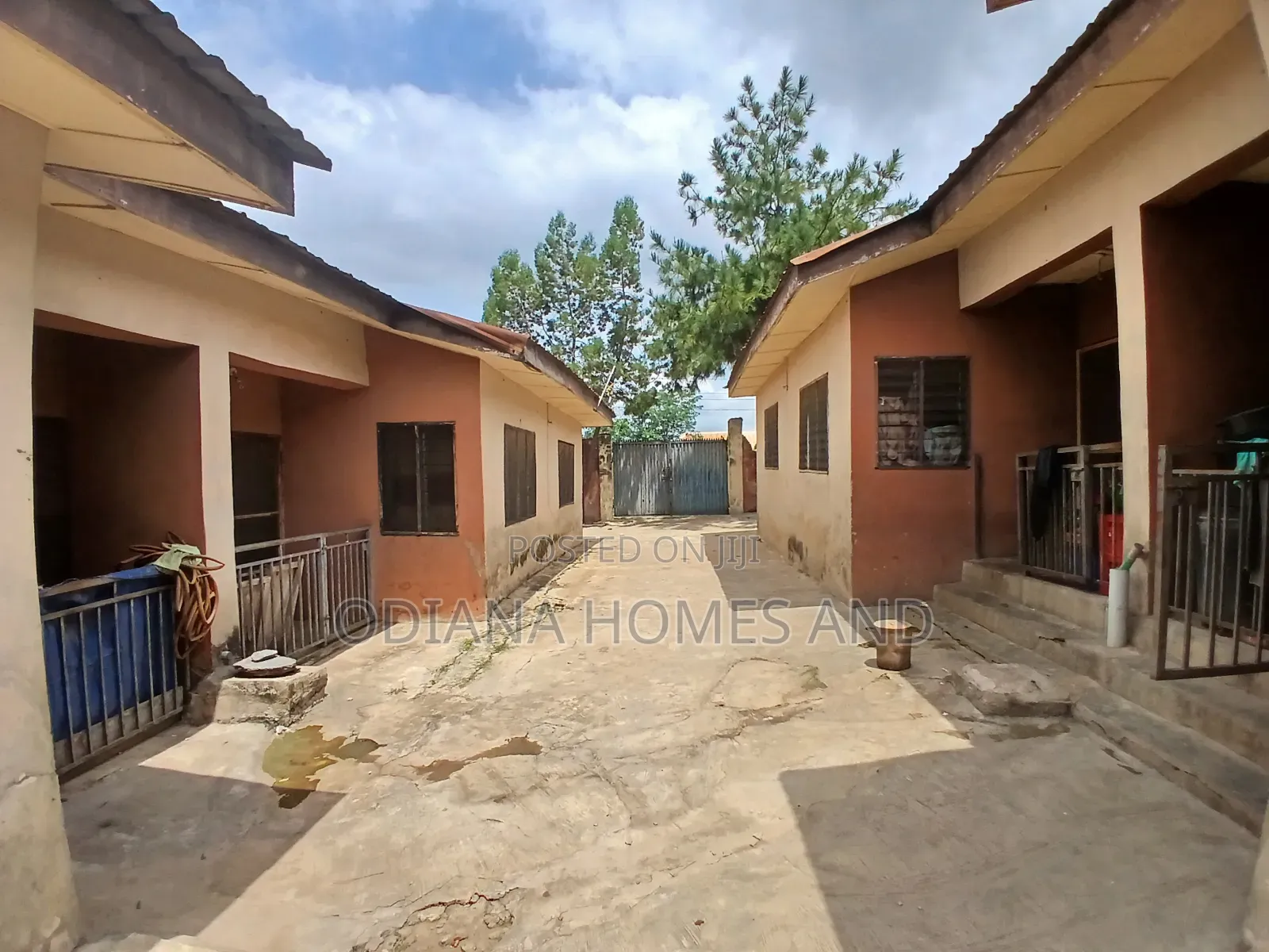 12bdrm Bungalow in Gbekuba, Apata, Ibadan for sale in Ibadan