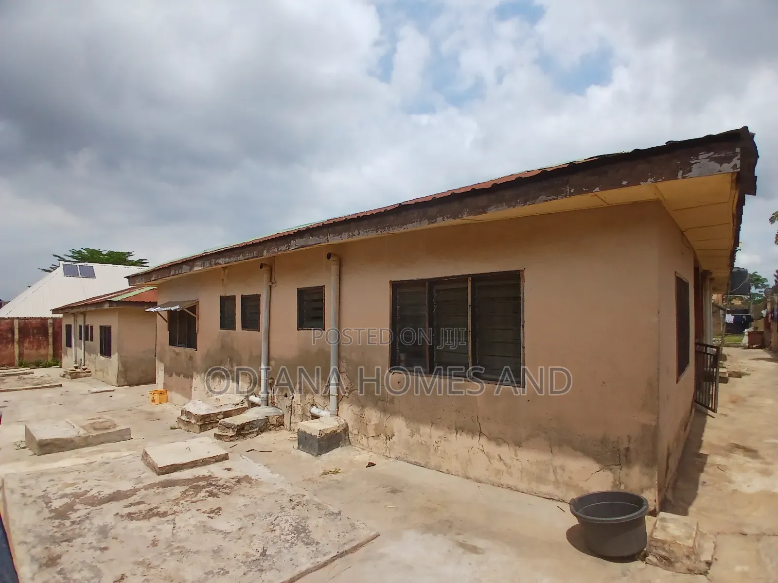 12bdrm Bungalow in Gbekuba, Apata, Ibadan for sale in Ibadan