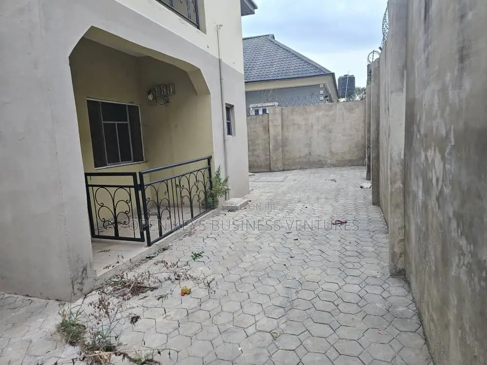 3bdrm Block of Flats in Yidi Elebu, Akala Express for sale in Akala Express