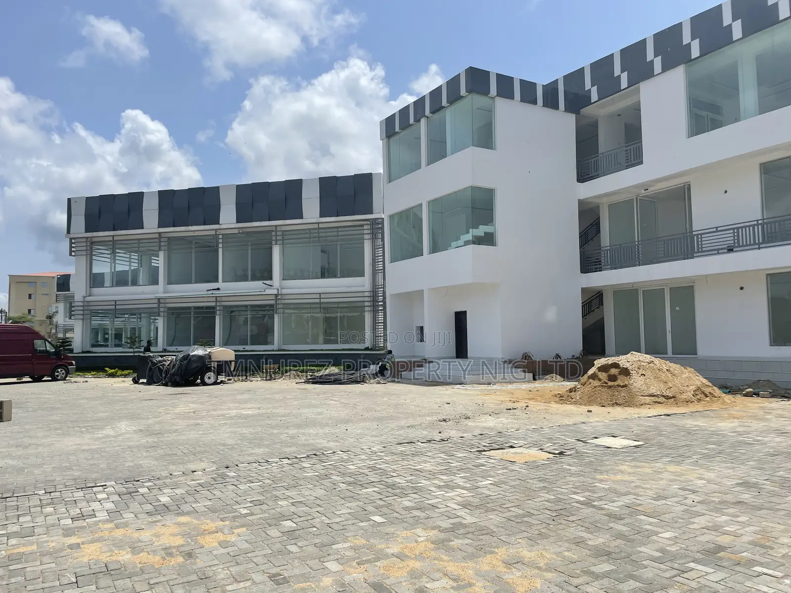 100 SQM Space for Rent at Lekki Scheme2 in Lekki
