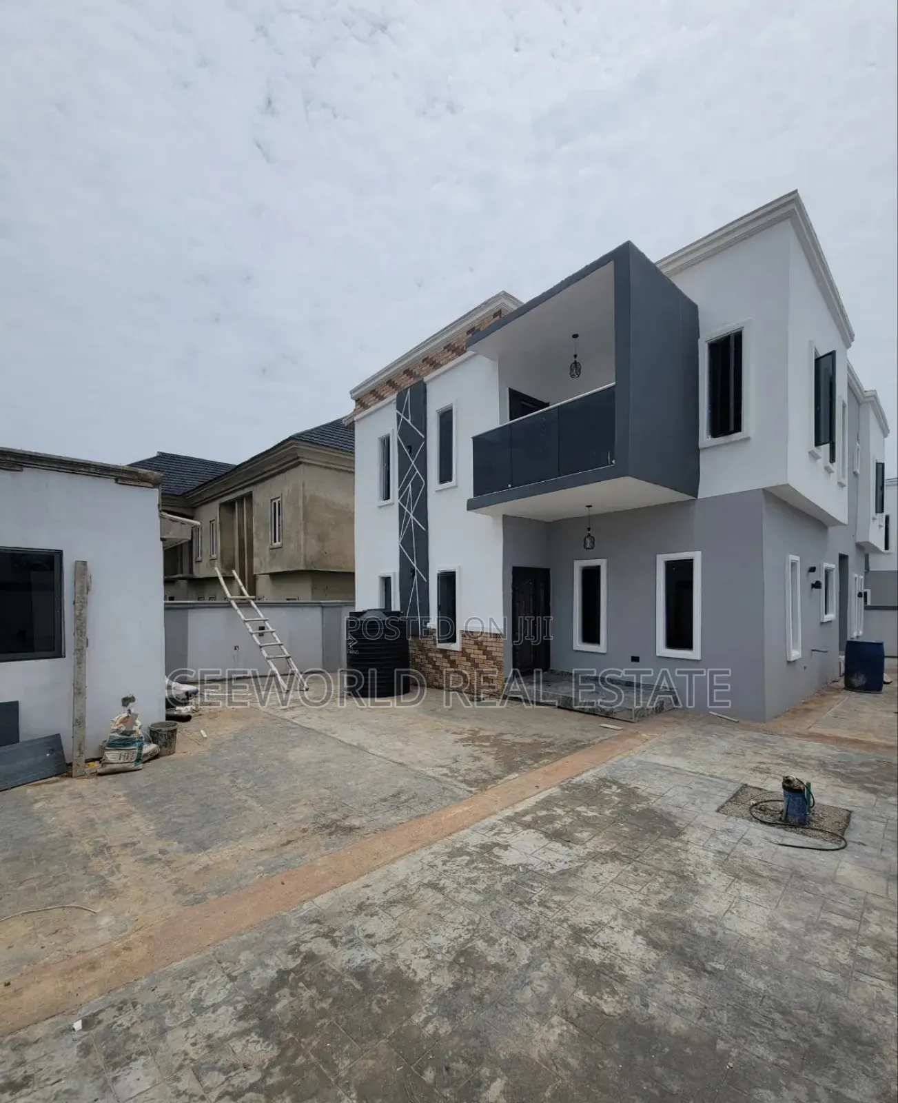 5bdrm Duplex in Kolapo Ishola Gra, Akobo for sale in Akobo
