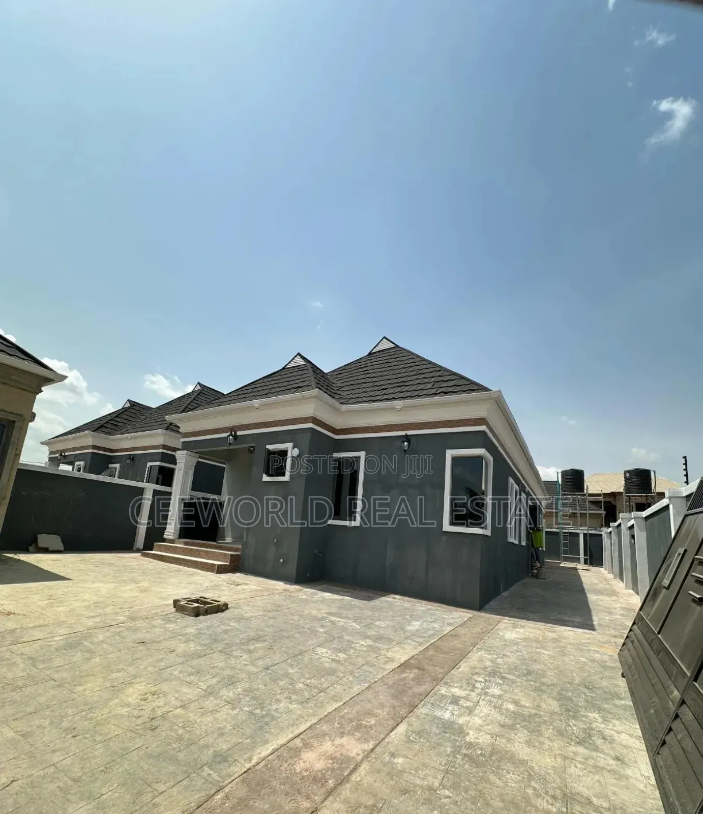 3bdrm Bungalow in Alafara Estate, Idishin for sale in Idishin
