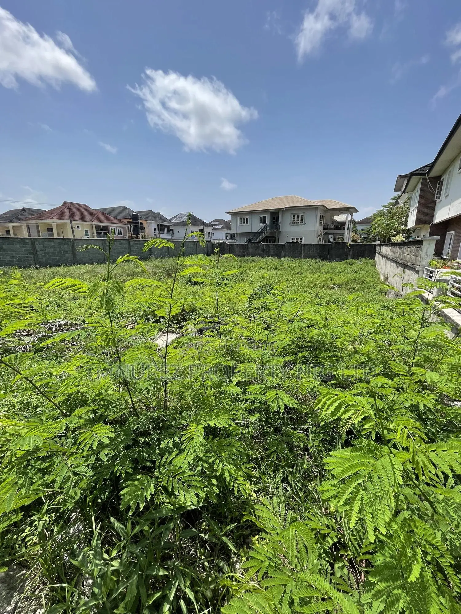 1000 Square Meters Land for Sale in Chevron
