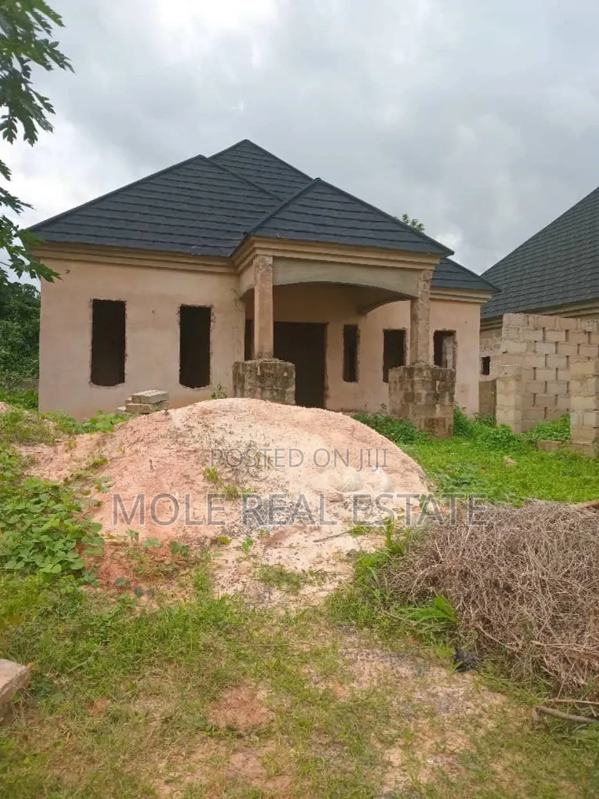 Half Plot Governors Rd With Structure Ikotun Alimosho in Governors Road