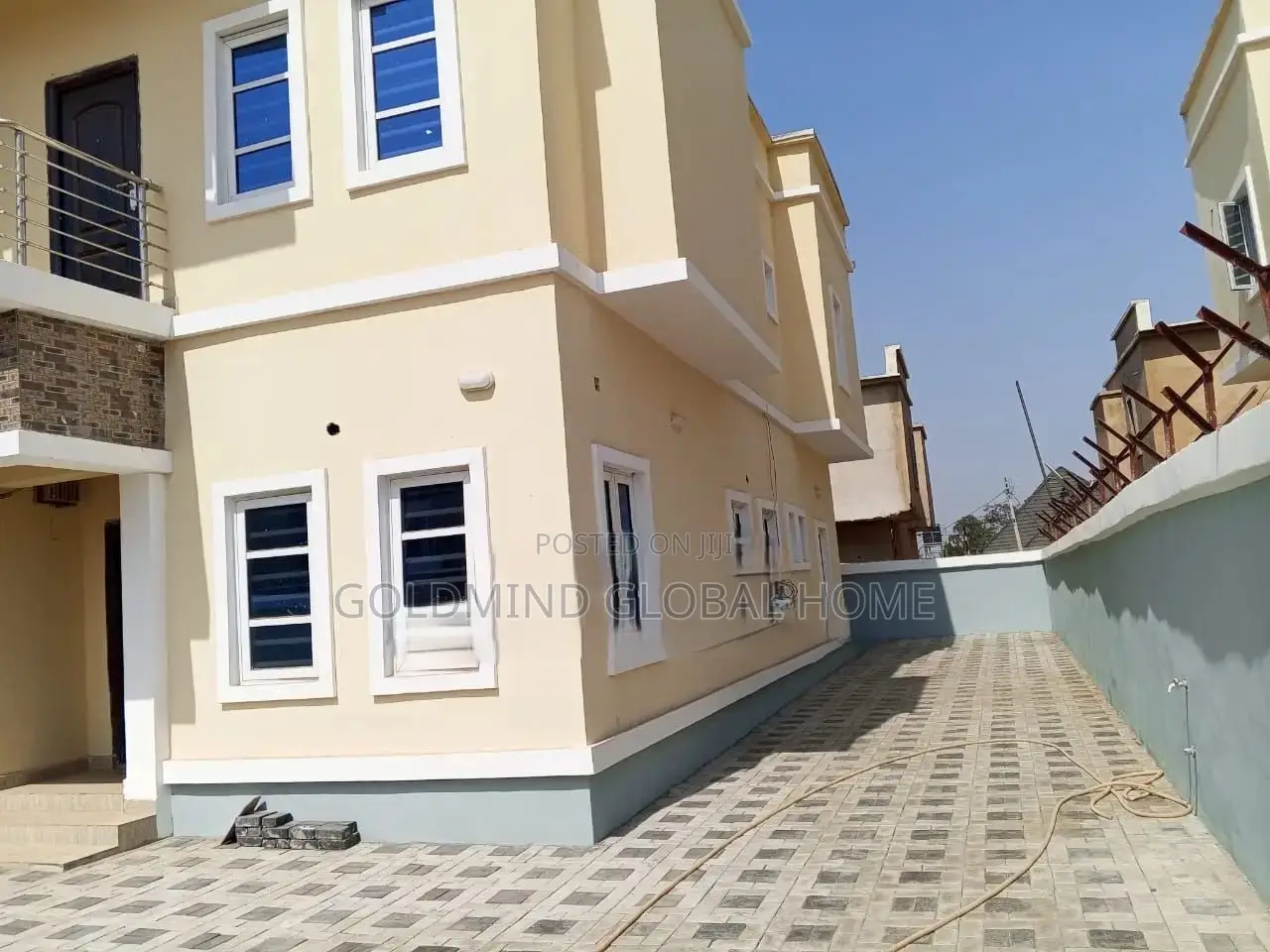 4bdrm Duplex in Apo for sale in Apo Resettlement