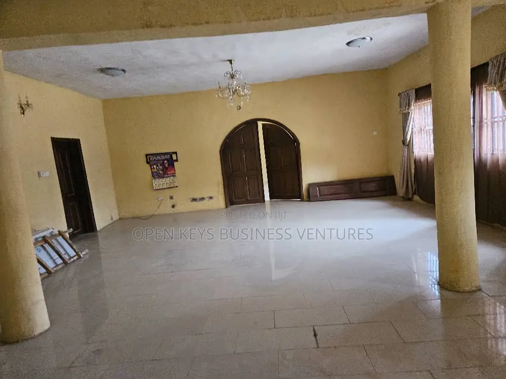 5bdrm Duplex in Commodore, Elebu, Akala Express for sale in Akala Express
