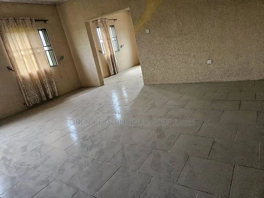 5bdrm Duplex in Commodore, Elebu, Akala Express for sale in Akala Express