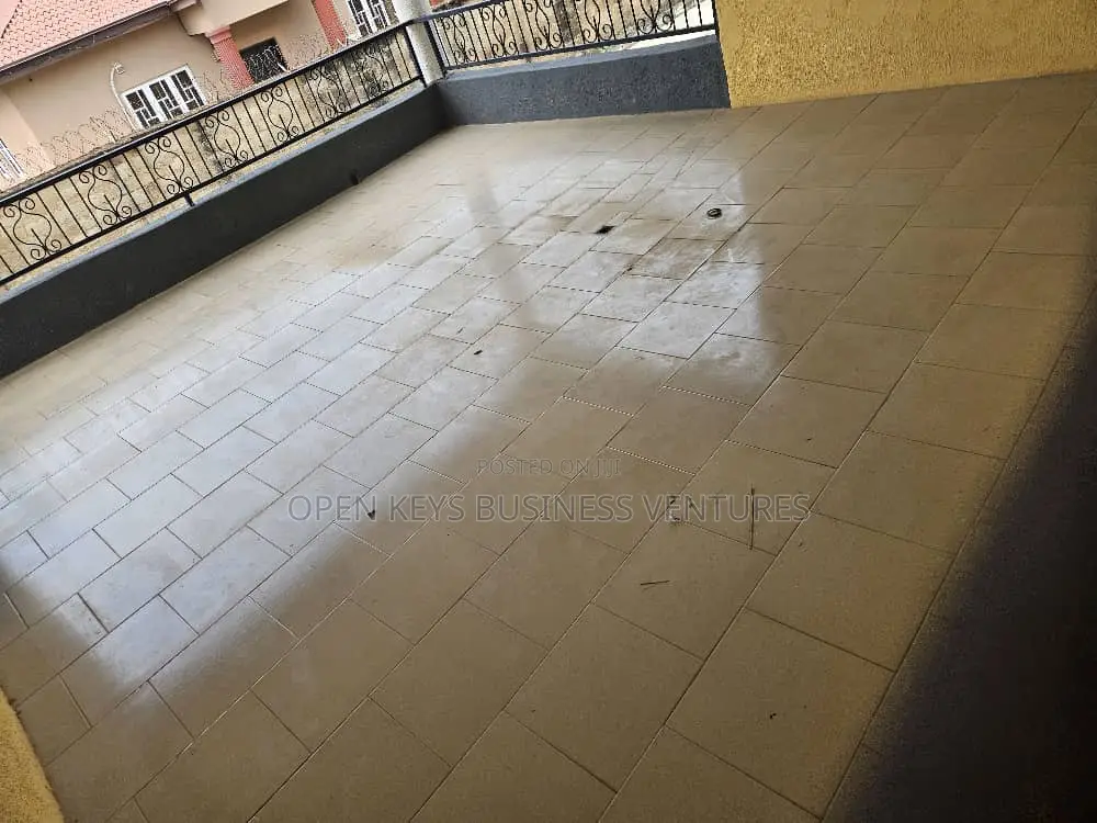 5bdrm Duplex in Commodore, Elebu, Akala Express for sale in Akala Express