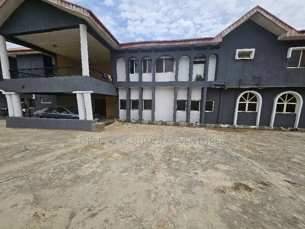 5bdrm Duplex in Commodore, Elebu, Akala Express for sale in Akala Express