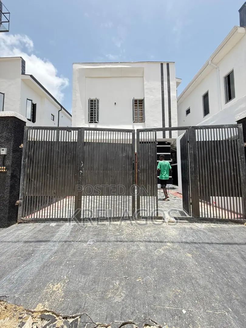 3bdrm Duplex in Ikota for sale in Ikota