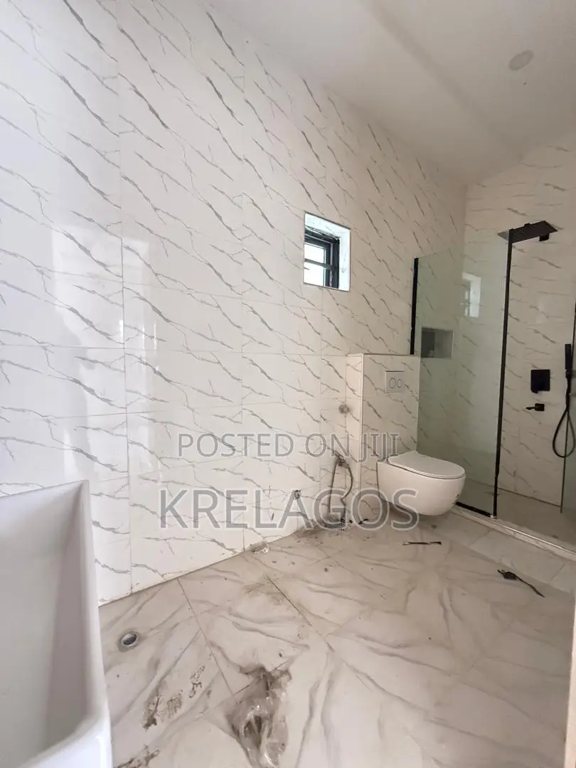 3bdrm Duplex in Ikota for sale in Ikota