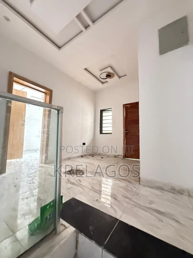 3bdrm Duplex in Ikota for sale in Ikota
